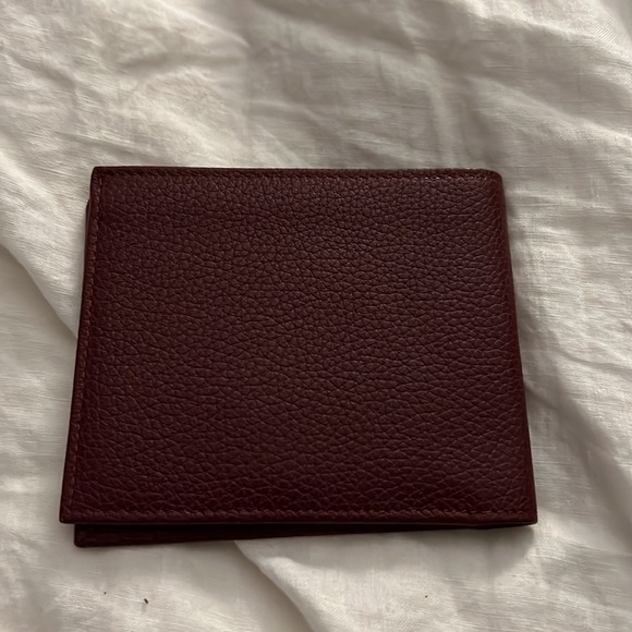 Longchamp double billfold with 8 card slots in Red Lacqur - Picture 3 of 3